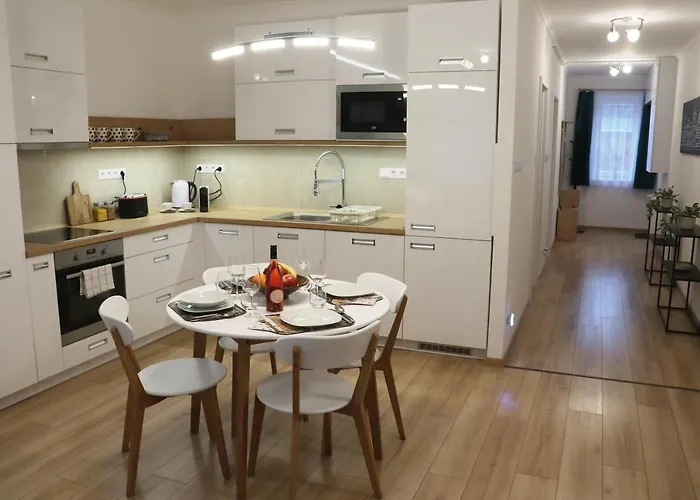 Piroska Bartok Teri 01 アパート *