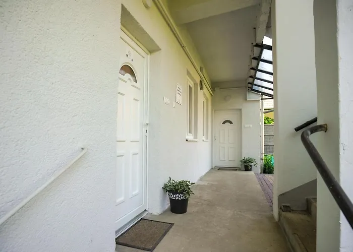 Apartment Piroska Bartok Teri 01 Erlau